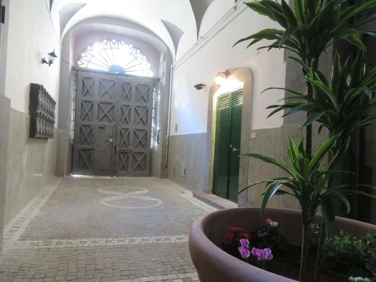 Donnare Casavacanza - Historic Center Of Napoli Bagian luar foto